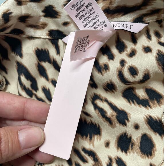 NWT Victoria’s Secret Satin Short Leopard Print Pajama Set Women's Size M - Picture 9 of 11